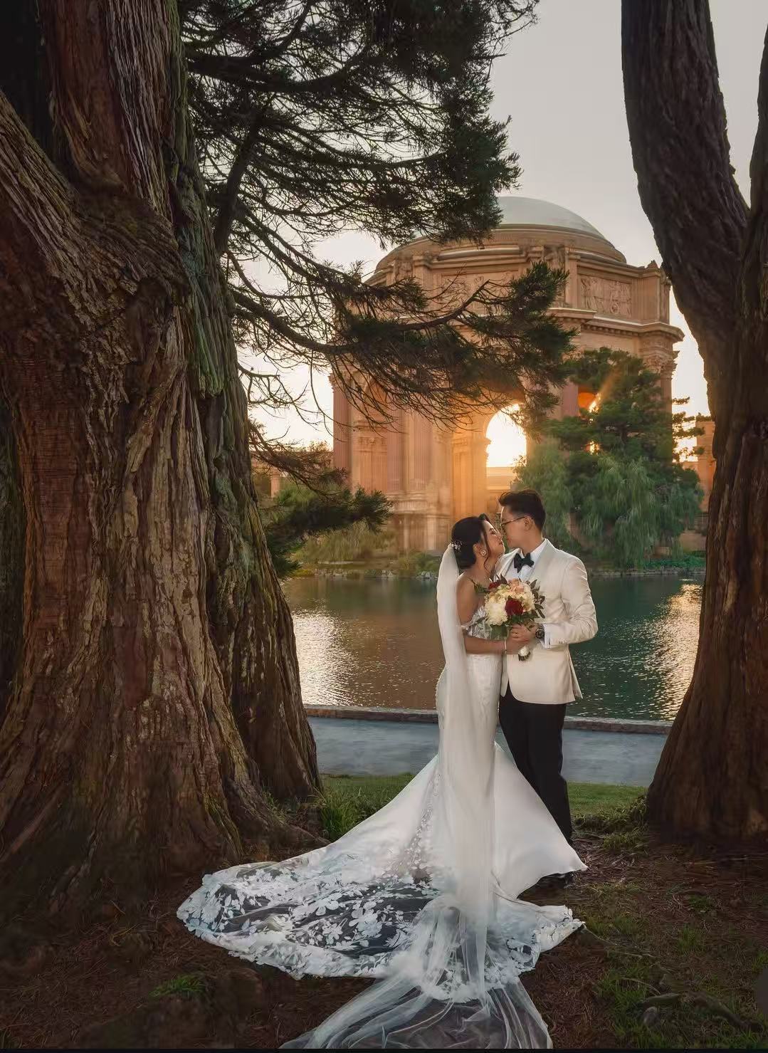 Wedding at the Palace of Fine Arts at sunset